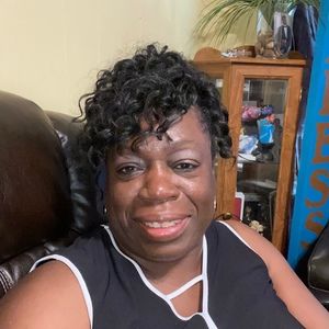 Meet your Posher, Cynthia